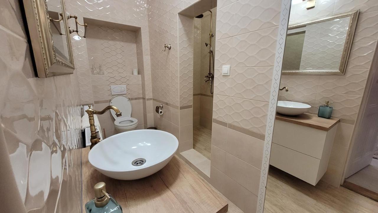 Glamour Apartman Gyula Exterior photo