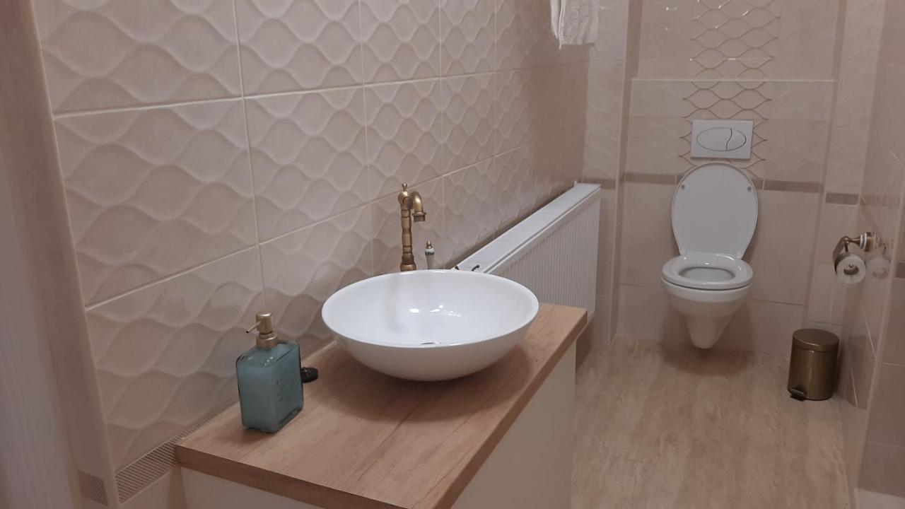 Glamour Apartman Gyula Exterior photo